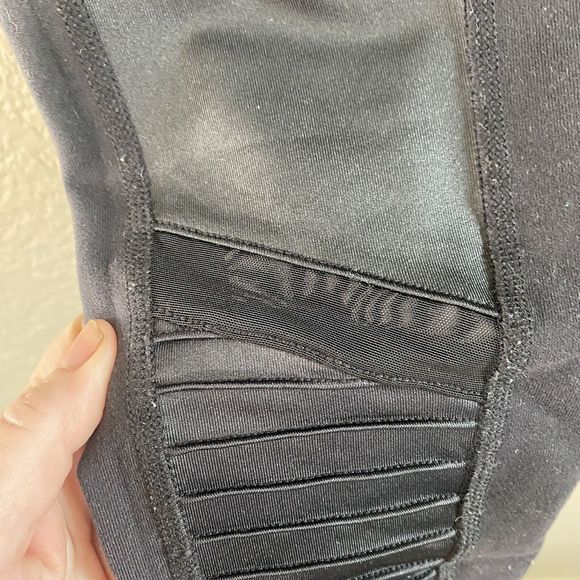 Alo Yoga Moto Leggings Women's Small Black  Mesh Panels - Picture 7 of 13